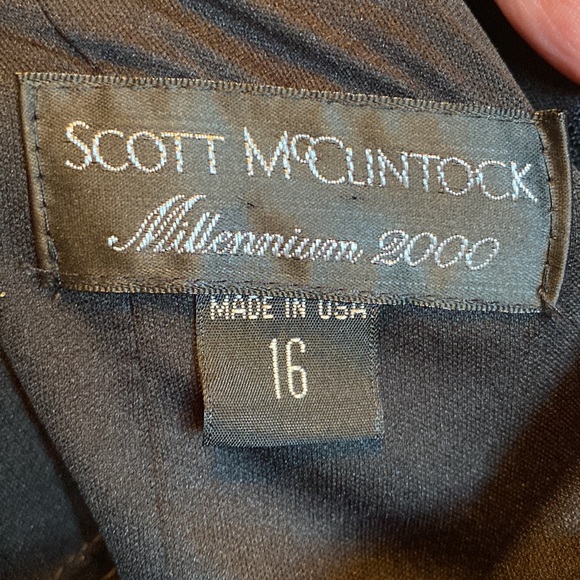 Dress - Picture 6 of 6